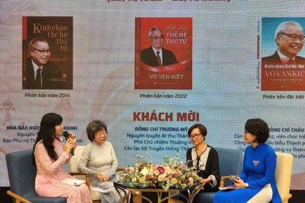 Các diễn giả trong buổi giao lưu giới thiệu tác phẩm “Kính chào thế hệ thứ tư”.