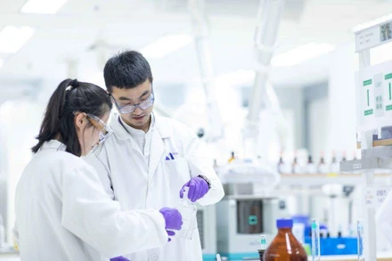Các chuyên gia nghiên cứu các phương pháp chẩn đoán phù hợp cho khu vực châu Á. (Nguồn: AstraZeneca)