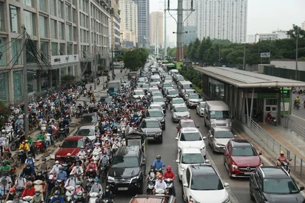 Đường Tố Hữu thường xuyên trong tình trạng ùn tắc.