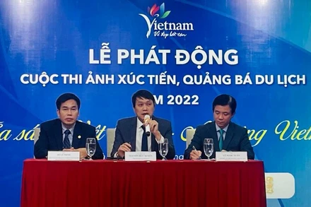 Đại diện Ban Tổ chức thông tin về cuộc thi.