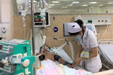 Nhân viên y tế Bệnh viện Đa khoa Đồng Nai trong giờ làm việc.