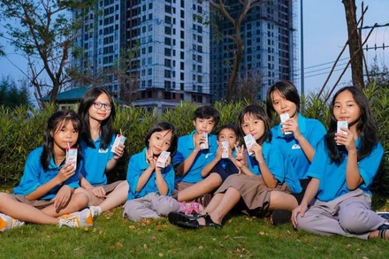 Trường Hy Vọng nhận 27.000 ly sữa tươi sạch từ Quỹ Vì tầm vóc Việt