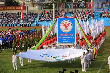 Lễ khai mạc được đông đảo nhân dân các dân tộc trong tỉnh Hòa Bình tham gia.