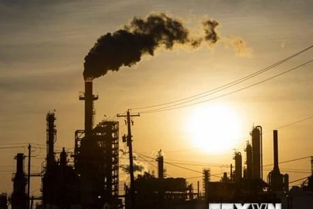 Nhà máy lọc dầu ở Houston, bang Texas, Mỹ. (Ảnh: AFP/TTXVN)