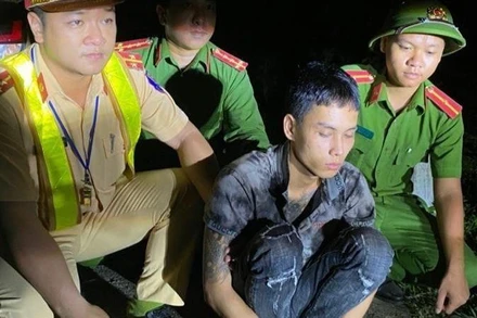 Đối tượng vận chuyển ma tuý bị bắt giữ.