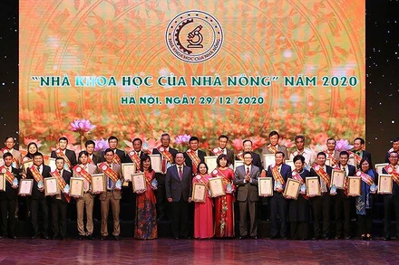 Đại diện Lãnh đạo Đảng, Nhà nước, các bộ, ngành cùng các đại biểu tại Lễ tuyên dương “Nhà khoa học của nhà nông” lần thứ 3, năm 2020.
