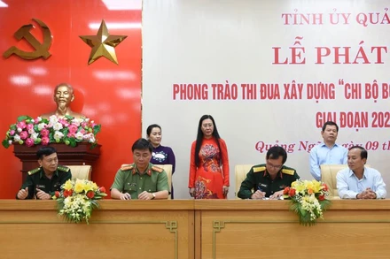 Các đảng bộ trực thuộc Tỉnh ủy Quảng Ngãi ký kết giao ước thi đua xây dựng “chi bộ bốn tốt”, “đảng bộ cơ sở bốn tốt”. 