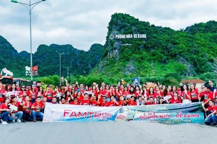 Đoàn hơn 250 doanh nghiệp lữ hành trong nước tham gia chương trình du lịch “Phong Nha-miền di sản diệu kỳ”.