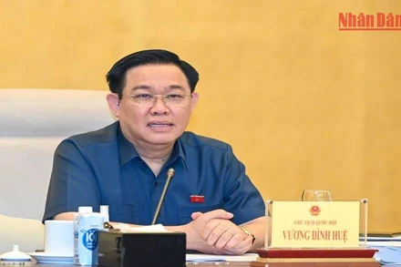 Chủ tịch Quốc hội Vương Đình Huệ phát biểu ý kiến tại buổi làm việc.