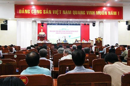 Quang cảnh diễn đàn.