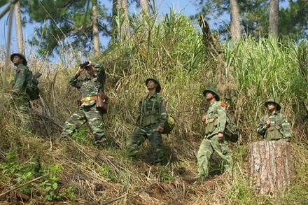 Bộ đội biên phòng Quảng Nam tuần tra trên tuyến biên giới Việt-Lào. 