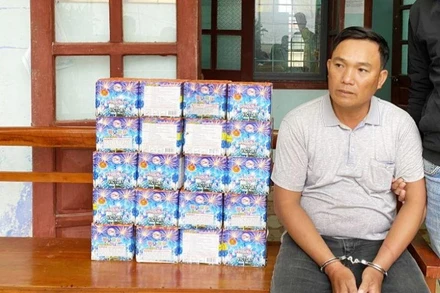 Đối tượng Tạ Văn Cường bị bắt khi vận chuyển gần 40kg pháo hoa nổ.