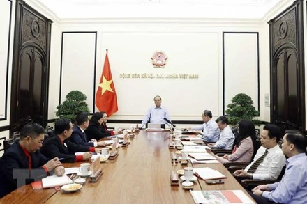 Chủ tịch nước Nguyễn Xuân Phúc, Chủ tịch danh dự Hội Chữ thập Đỏ Việt Nam khóa XI, chủ trì buổi làm việc với lãnh đạo Trung ương Hội Chữ thập Đỏ Việt Nam. (Ảnh: Thống Nhất/TTXVN)