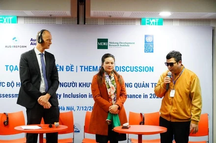 Đại diện người khuyết tật chia sẻ ý kiến tại tọa đàm.