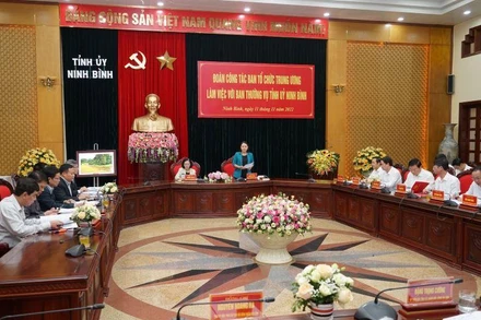 Quang cảnh Đoàn công tác của Ban Tổ chức Trung ương làm việc tại Ninh Bình. 