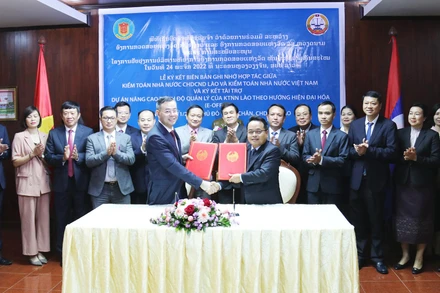Ký kết hợp tác giai đoạn 2022-2027 giữa Kiểm toán nhà nước Việt Nam và Cơ quan Kiểm toán nhà nước Lào. (Ảnh: Trịnh Dũng)