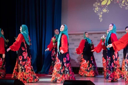 Tiết mục của các bạn Nga. (Ảnh: Thanh Thể)