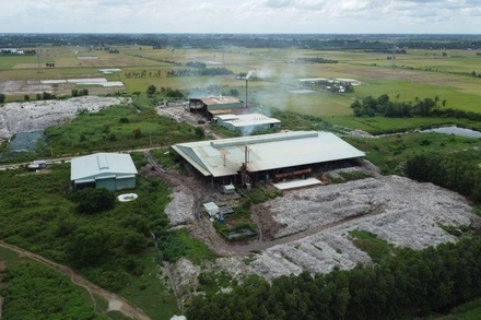 Bãi rác Sâm Bua, xã Lương Hòa, huyện Châu Thành, tỉnh Trà Vinh mỗi ngày tiếp nhận hàng trăm tấn rác nhưng xử lý không xuể.