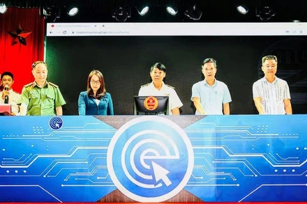 Hệ thống lựa chọn hóa đơn may mắn sáng 27/10 tại Cục Thuế Hải Phòng.