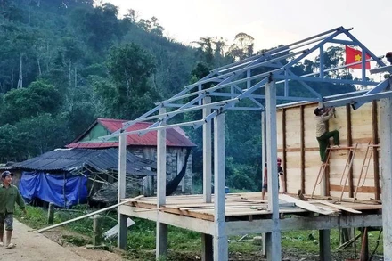 Huyện Bố Trạch (Quảng Bình) hỗ trợ làm nhà cho đồng bào ở xã biên giới Thượng Trạch.