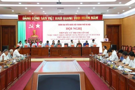 Quang cảnh hội nghị tiếp xúc cử tri chuyên đề.
