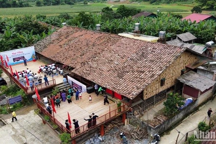 Ngôi nhà sàn cổ, hơn 100 "năm tuổi", có 9 gian, ở xóm Tục Ngã, xã Đức Xuân, huyện Thạch An, tỉnh Cao Bằng.