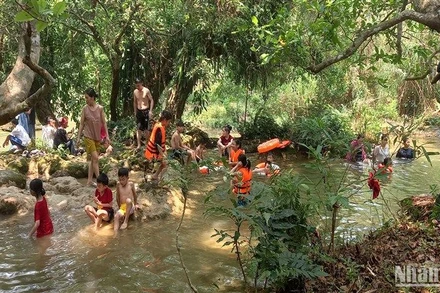 Khu du lịch sinh thái Nà Sao, xã Bế Văn Đàn, huyện Quảng Hòa, tỉnh Cao Bằng thu hút đông đảo du khách dịp nghỉ lễ.
