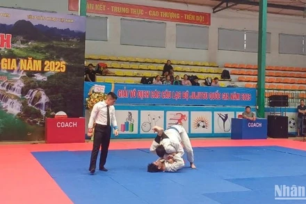 Trận thi đấu ngay sau lễ khai mạc giải Vô địch các câu lạc bộ Jujitsu quốc gia.