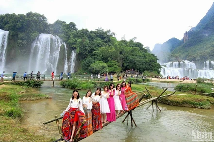 Khu du lịch thác Bản Giốc, xã Đàm Thủy, huyện Trùng Khánh, tỉnh Cao Bằng thu hút đông đảo khách du lịch.