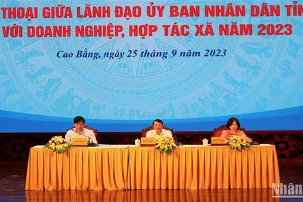 Thường trực Ủy ban nhân dân tỉnh Cao Bằng chủ trì hội nghị đối thoại với doanh nghiệp và hợp tác xã trên địa bàn.