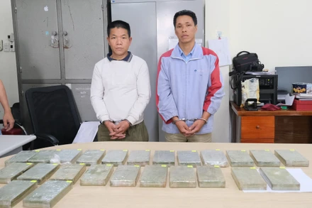 Đối tượng và tang vật trong chuyên án. (Ảnh: Công an Cao Bằng cung cấp)