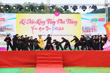 Tái hiện hoạt cảnh lễ hội tại lễ hội lồng tồng Phủ Thông năm 2024. (Ảnh: LÊ TRANG)