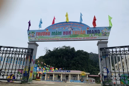 Trường Mầm non Thượng Quan, huyện Ngân Sơn đã cho học sinh nghỉ tránh rét. Ảnh: TRẦN TUYẾN.