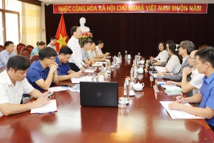 Lãnh đạo tỉnh Bắc Kạn giới thiệu về tiềm năng đầu tư sân golf với các doanh nghiệp Hàn Quốc. (Ảnh: QUÝ ĐÔN).