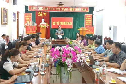 Sở Y tế Bắc Kạn họp khẩn trực tuyến với các địa phương trong chiều 12/6 để triển khai các biện pháp phòng, chống dịch. (Ảnh: LÝ DŨNG)