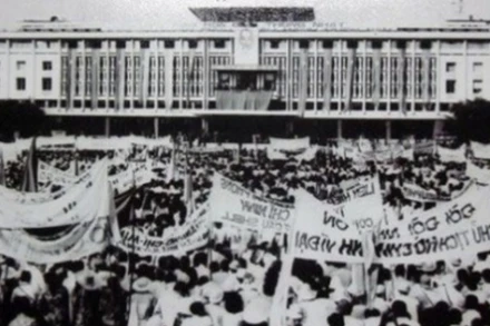 Nhân dân đón mừng ngày chiến thắng. (Ảnh tư liệu)