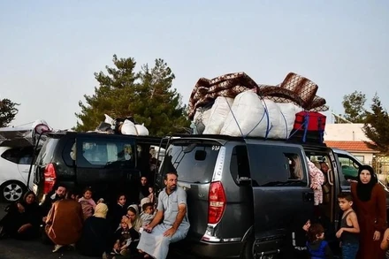 Người dân sơ tán từ Liban nghỉ tạm tại khu vực cửa khẩu biên giới Jdeidat Yabous với Syria ngày 24/9/2024. (Ảnh: THX/TTXVN)