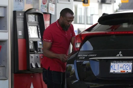 Một trạm xăng ở British Columbia, Canada. (Ảnh: TÂN HOA XÃ)