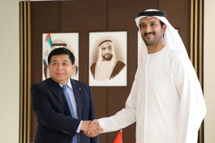 Phó Thủ tướng Nguyễn Chí Dũng tiếp Bộ trưởng Kinh tế UAE Abdulla Bin Touq Al Marri. (Ảnh: Nguyễn Trường/TTXVN)