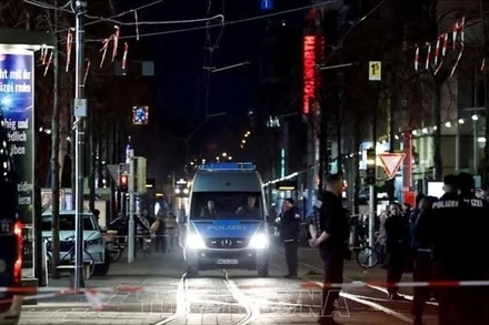 Cảnh sát phong tỏa hiện trường vụ xe ô tô lao vào người đi bộ ở Mannheim, Đức ngày 3/3/2025. Ảnh: REUTERS/TTXVN