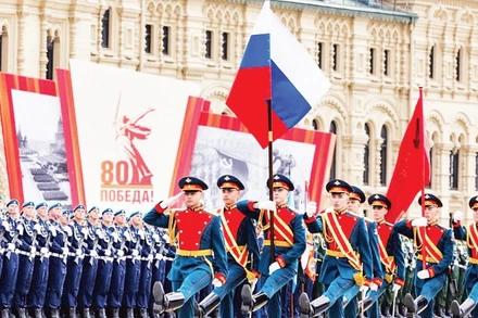 Binh sĩ Nga trong lễ duyệt binh tại Quảng trường Đỏ. (Ảnh: THE MOSCOW TIMES)