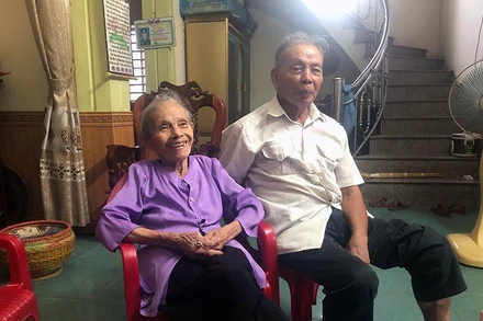 Vợ chồng bà Trần Thị Thông. 