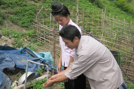 Nước sinh hoạt dẫn từ công trình về tận các hộ thuộc các bản của huyện Quỳnh Nhai.