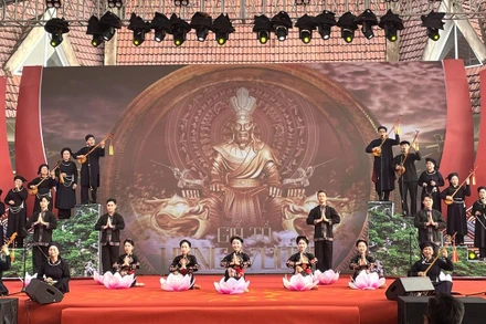 Các nghệ nhân biểu diễn tại Liên hoan hát then, đàn tính các dân tộc Tày, Nùng, Thái năm 2024 tại Hà Nội. 