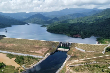 Hồ chứa nước Mỹ Lâm (huyện Tây Hòa) vừa đưa vào sử dụng đã phát huy hiệu quả, phục vụ nước tưới cho hơn 2.360 ha lúa hai vụ trong năm. 