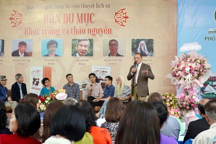 Tiểu thuyết "Dân du mục" của Kazakhstan được dịch sang tiếng Việt. (Ảnh Ðại sứ quán Kazakhstan tại Việt Nam) 