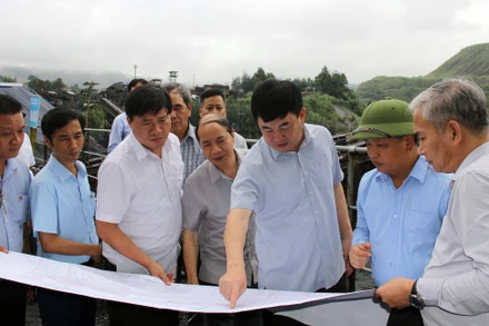 Lãnh đạo Tập đoàn Công nghiệp Than-Khoáng sản Việt Nam kiểm tra mặt bằng sản xuất của Công ty cổ phần than Cao Sơn. 