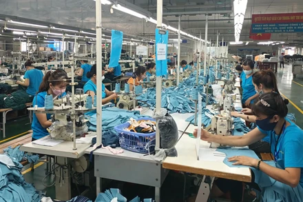 Sản xuất hàng xuất khẩu tại Tổng công ty cổ phần Dệt may Hà Nội. 