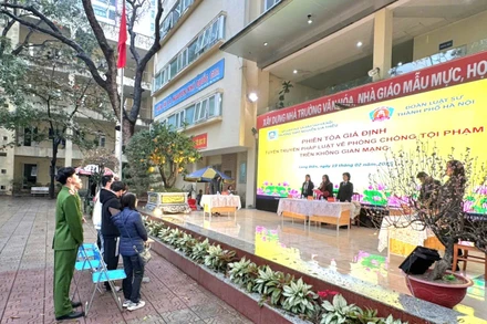 Học sinh được nâng cao kiến thức về pháp luật thông qua “Phiên tòa giả định”. 