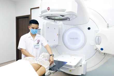 Chuẩn bị xạ trị ung thư cho người bệnh tại Bệnh viện K. 